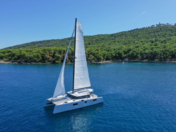 luna 47 catamaran