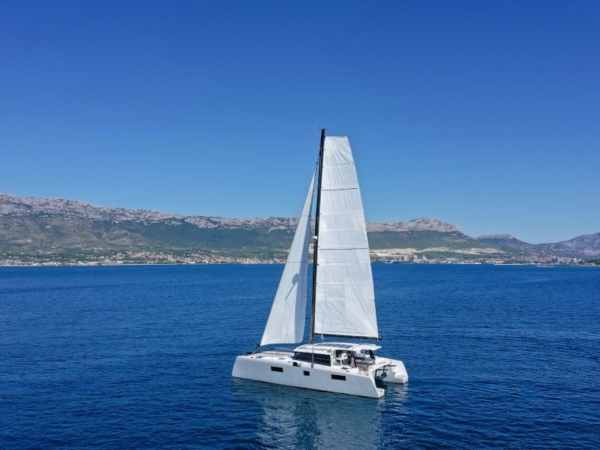 luna 47 catamaran